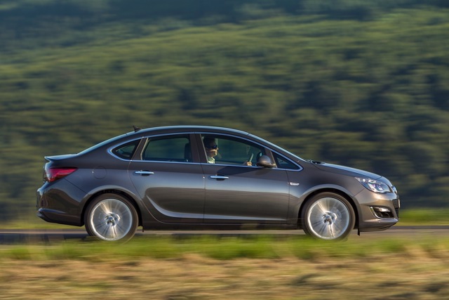 Opel Astra Sedan photo 9