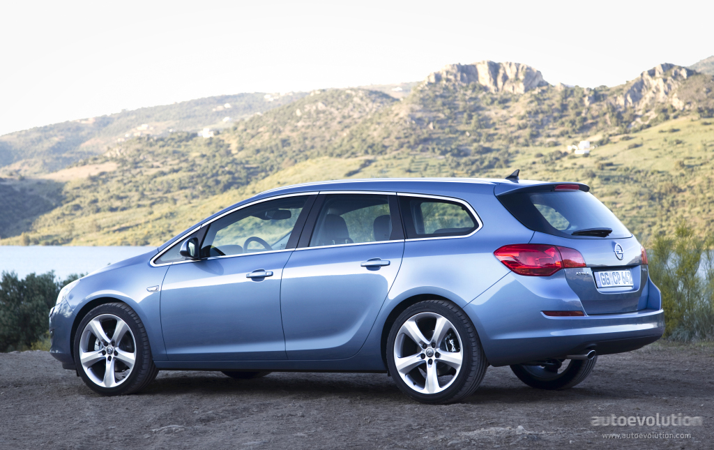 Opel Astra Sports Tourer photo 10