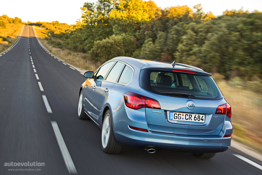 Opel Astra Sports Tourer photo 11