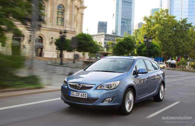 Opel Astra Sports Tourer photo 14