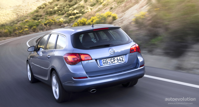 Opel Astra Sports Tourer photo 2