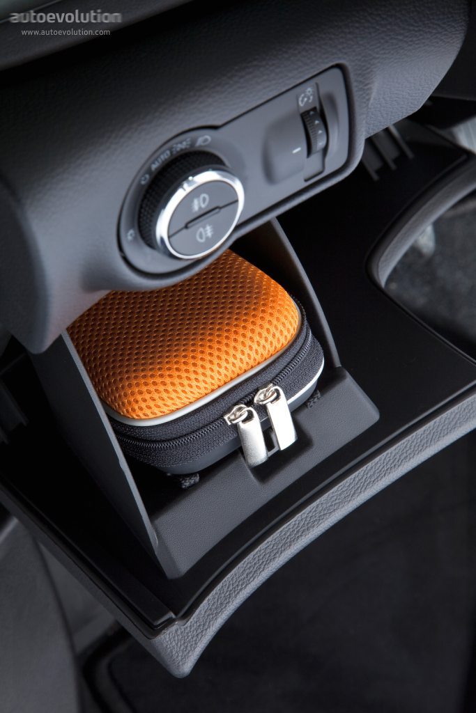 Opel Astra Sports Tourer photo 23