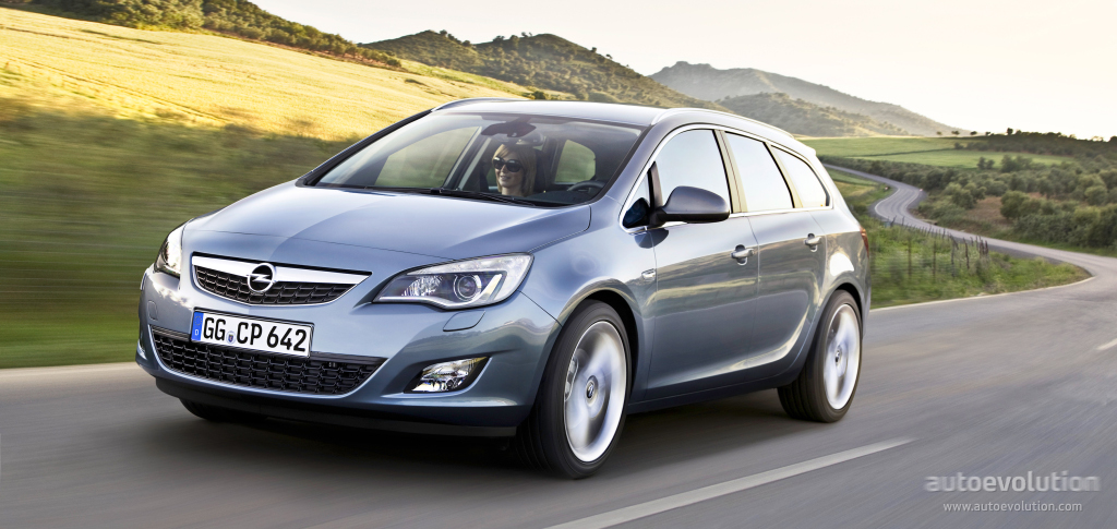 Opel Astra Sports Tourer photo 3