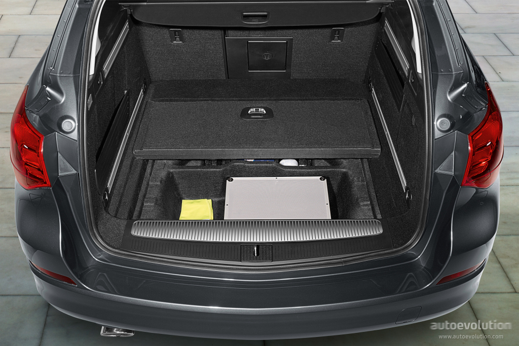 Opel Astra Sports Tourer photo 34