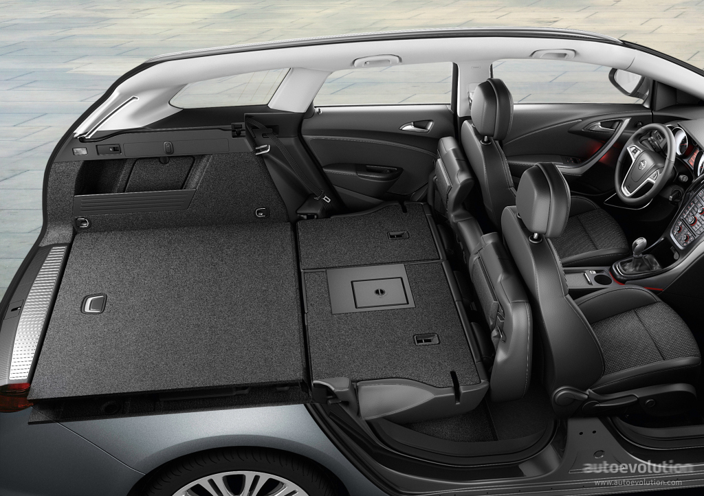 Opel Astra Sports Tourer photo 35