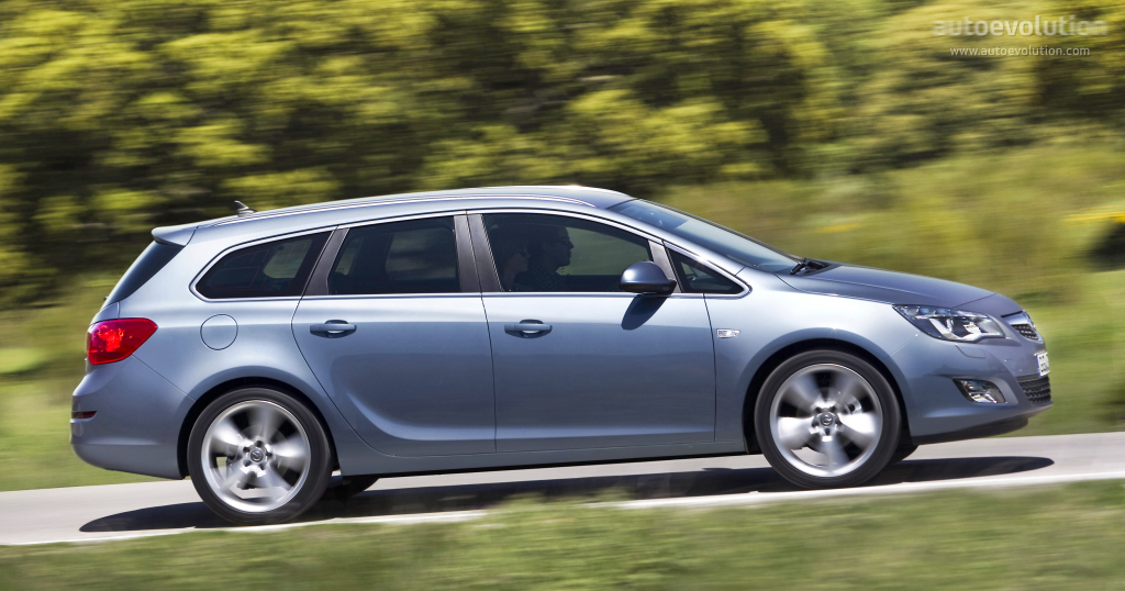 Opel Astra Sports Tourer photo 4
