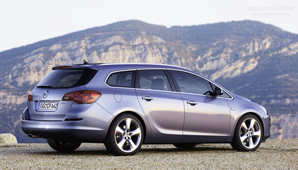 Opel Astra Sports Tourer photo 7