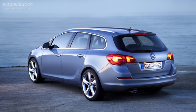 Opel Astra Sports Tourer photo 8