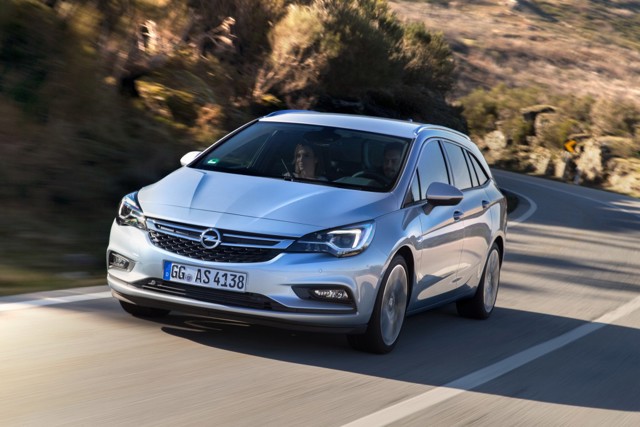 Opel Astra Sports Tourer photo 7