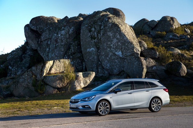 Opel Astra Sports Tourer photo 9