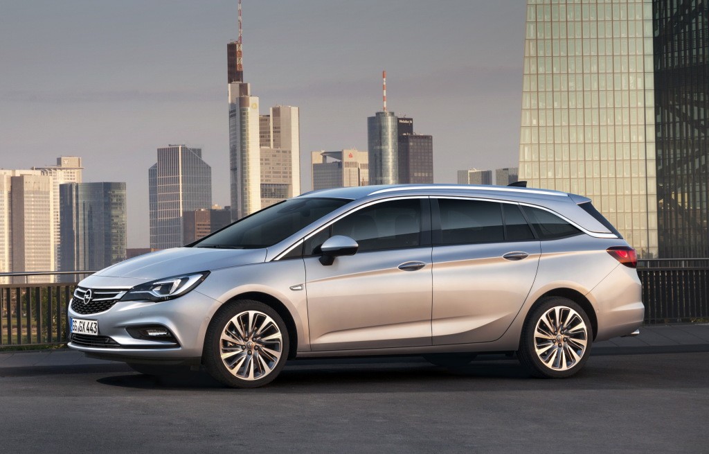 Opel Astra Sports Tourer photo 10