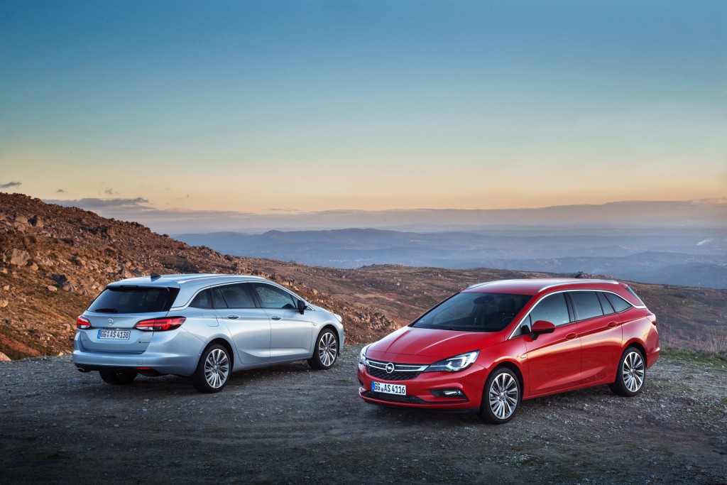Opel Astra Sports Tourer photo 12