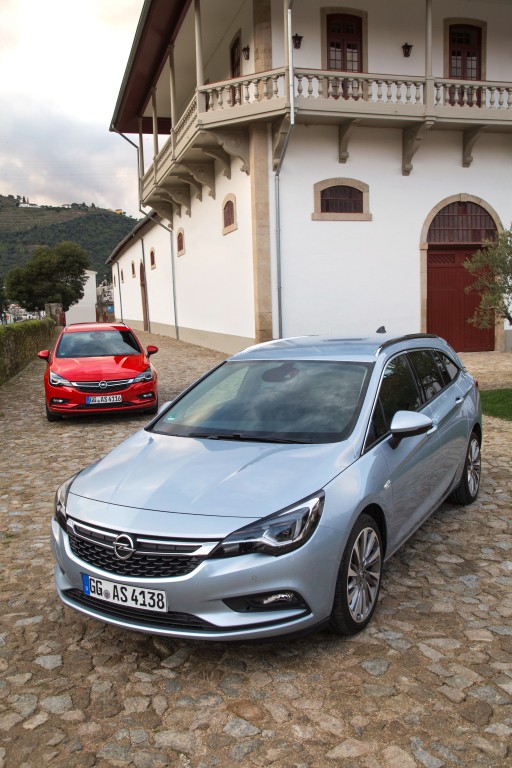 Opel Astra Sports Tourer photo 13