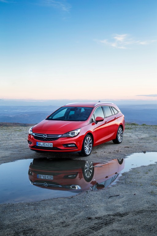 Opel Astra Sports Tourer photo 14