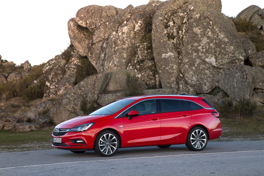 Opel Astra Sports Tourer photo 15