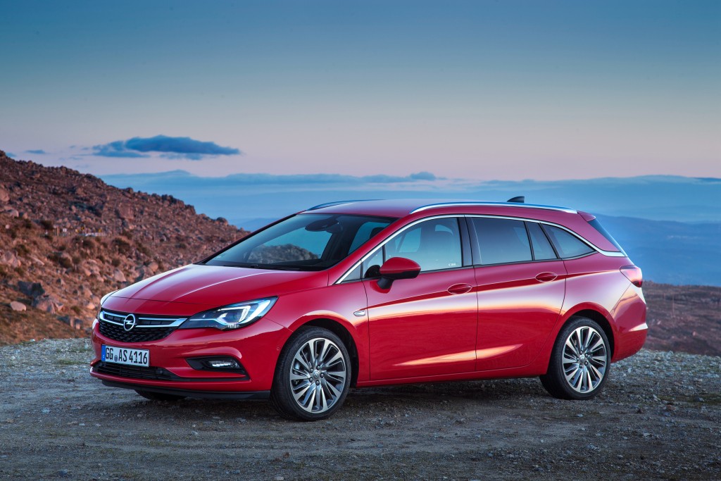 Opel Astra Sports Tourer photo 16