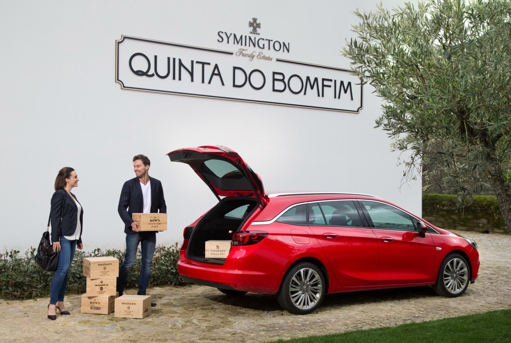 Opel Astra Sports Tourer photo 18