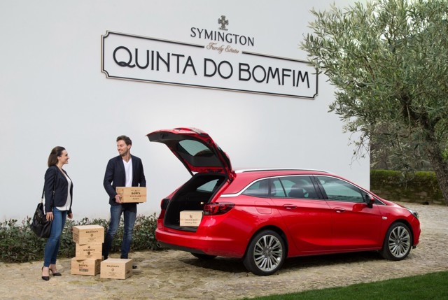 Opel Astra Sports Tourer photo 18