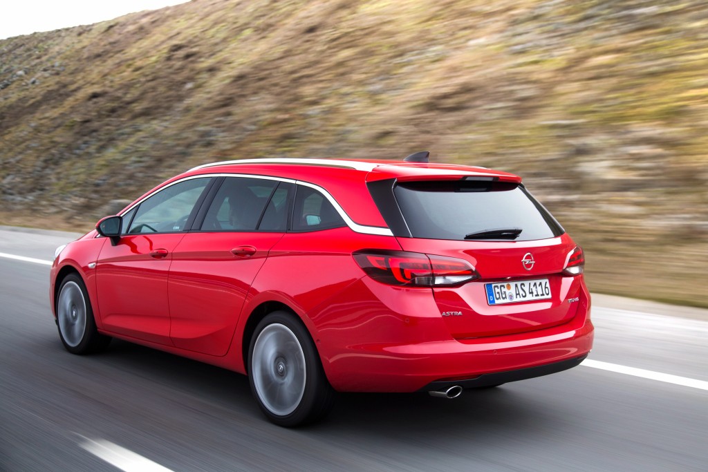 Opel Astra Sports Tourer photo 19