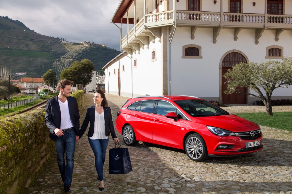 Opel Astra Sports Tourer photo 20