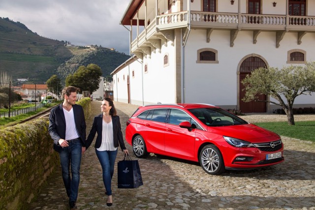 Opel Astra Sports Tourer photo 20