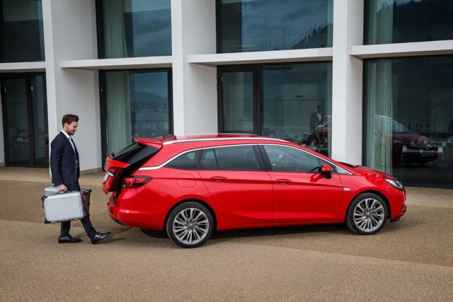Opel Astra Sports Tourer photo 21