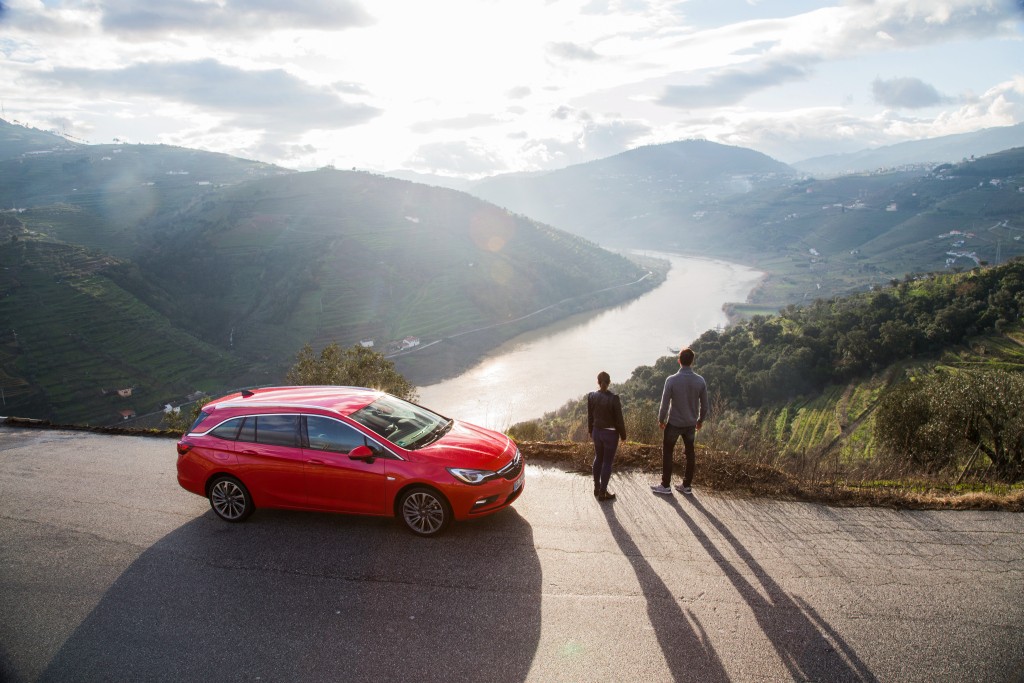 Opel Astra Sports Tourer photo 23