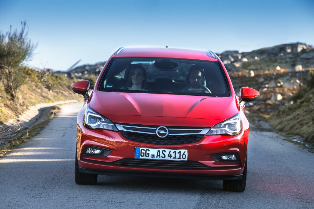 Opel Astra Sports Tourer photo 24