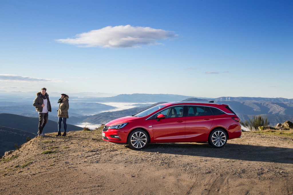 Opel Astra Sports Tourer photo 26