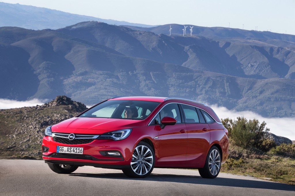 Opel Astra Sports Tourer photo 27