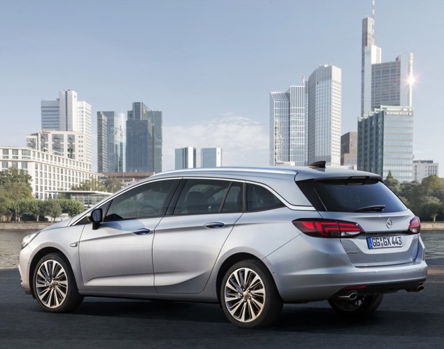 Opel Astra Sports Tourer photo 29