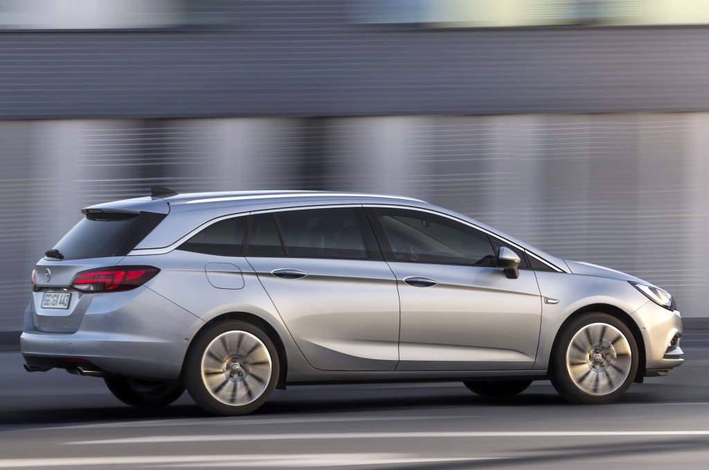 Opel Astra Sports Tourer photo 30