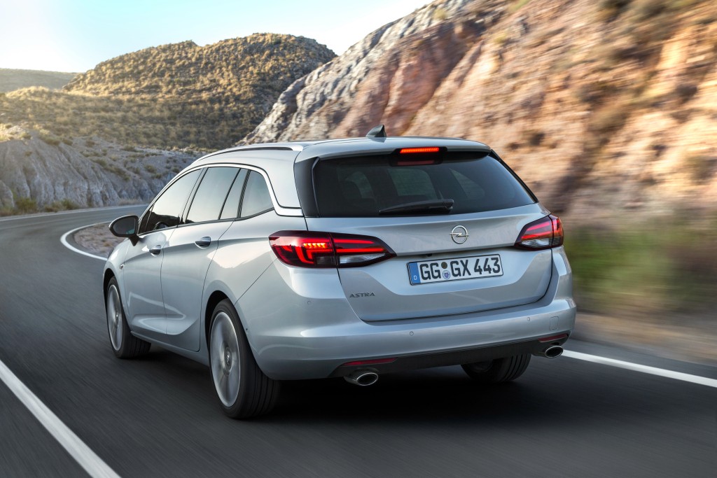 Opel Astra Sports Tourer photo 32