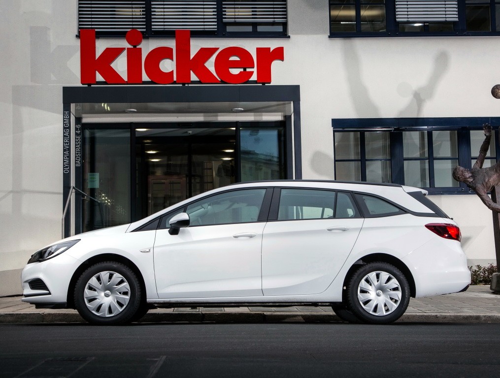 Opel Astra Sports Tourer photo 35