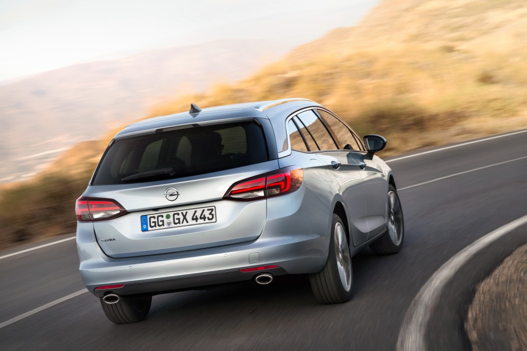 Opel Astra Sports Tourer photo 36