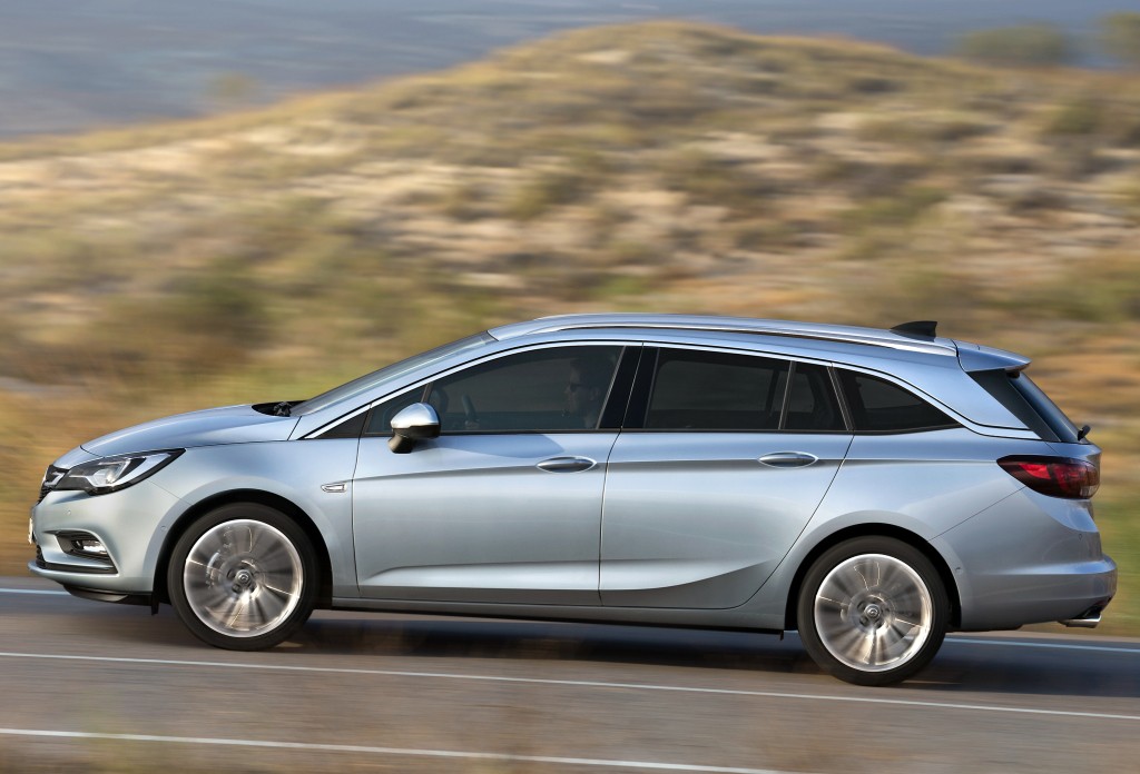 Opel Astra Sports Tourer photo 37