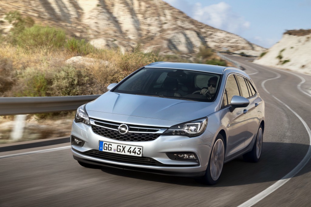 Opel Astra Sports Tourer photo 38