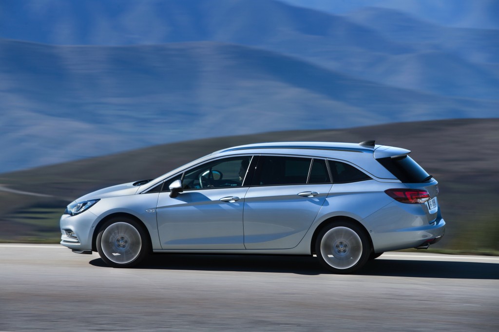 Opel Astra Sports Tourer photo 6