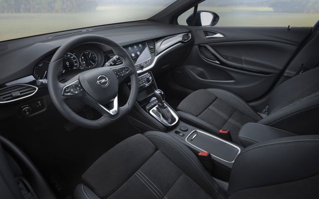 Opel Astra Sports Tourer photo 4