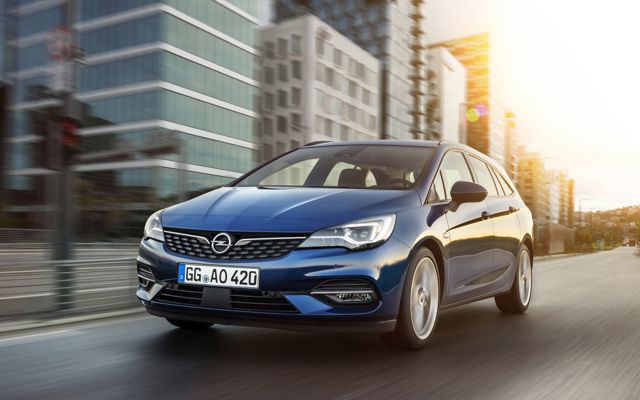 Opel Astra Sports Tourer photo 2