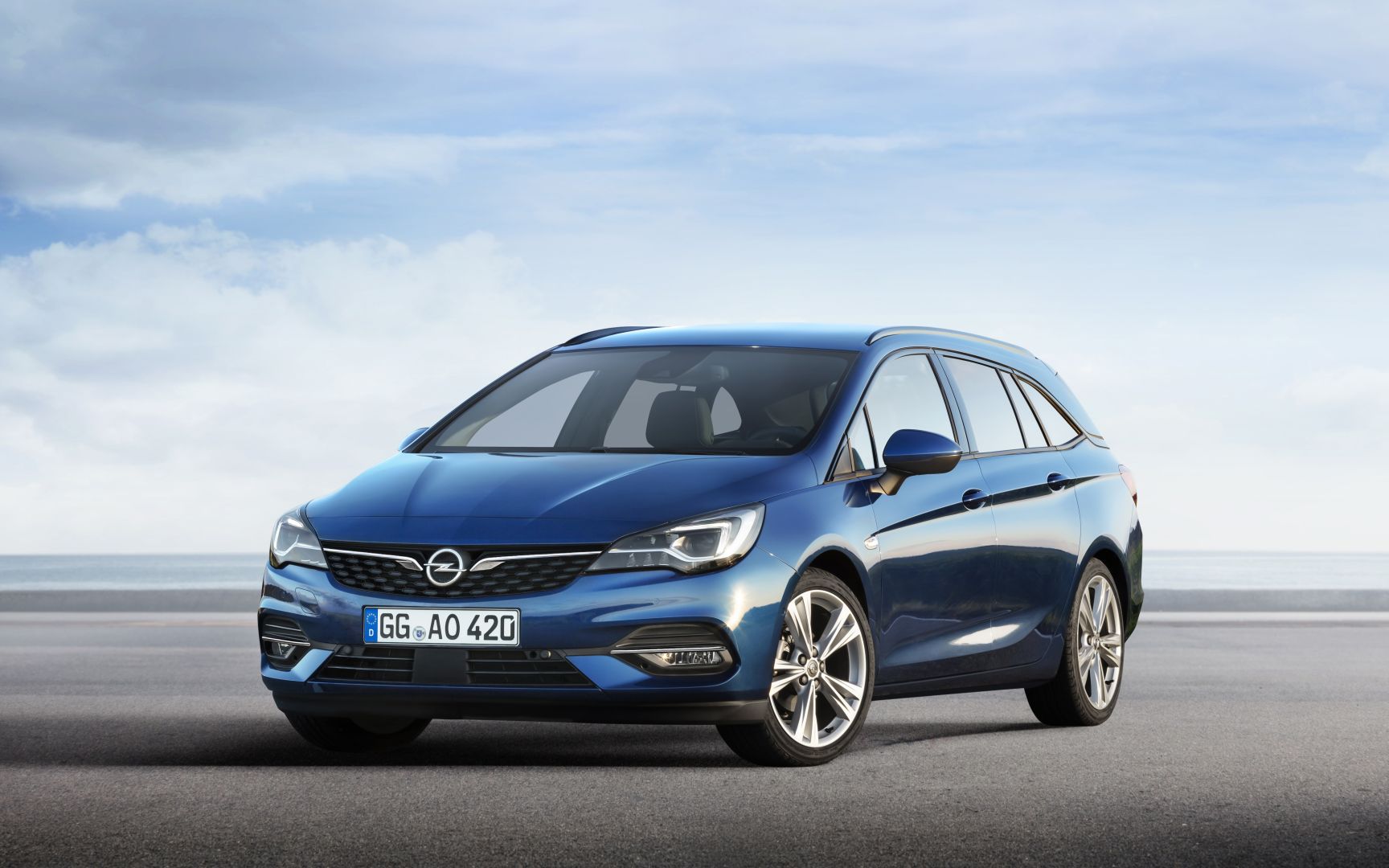 Opel Astra Sports Tourer photo 3
