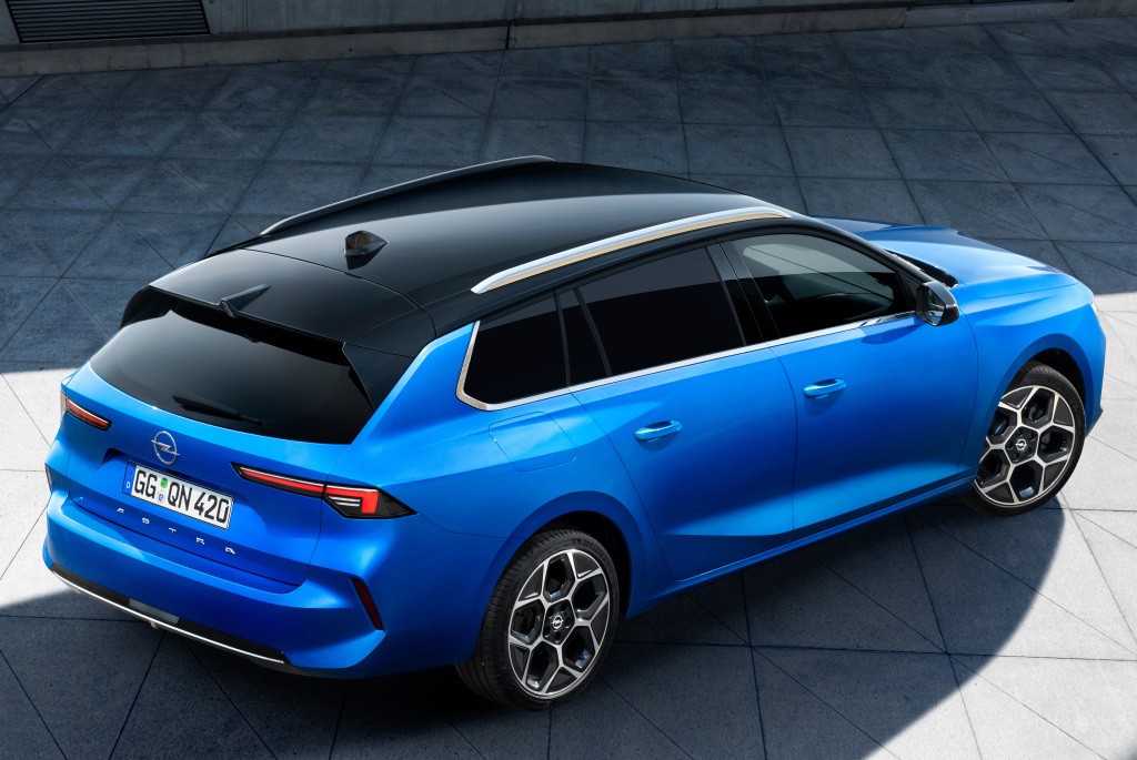 Opel Astra Sports Tourer photo 9