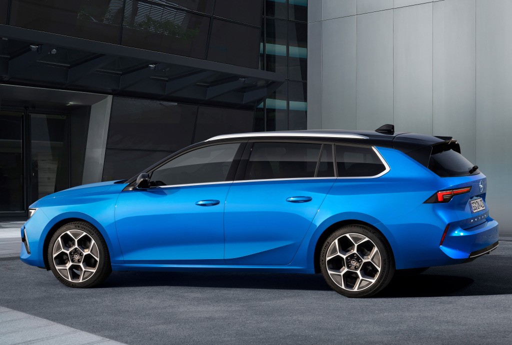Opel Astra Sports Tourer photo 10