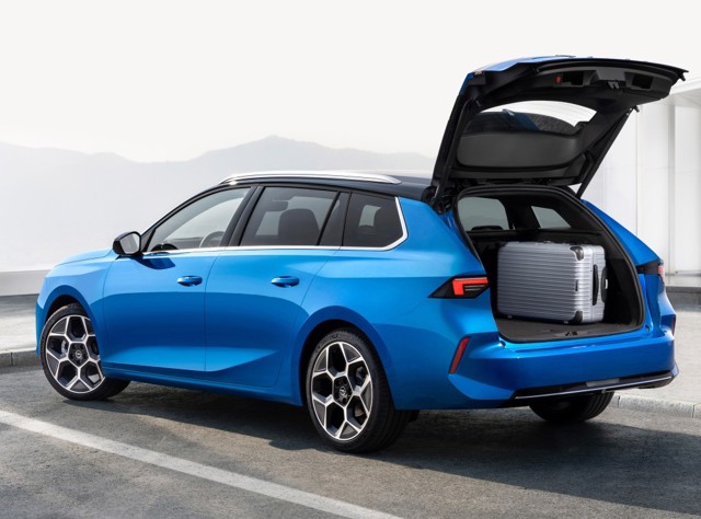 Opel Astra Sports Tourer photo 12