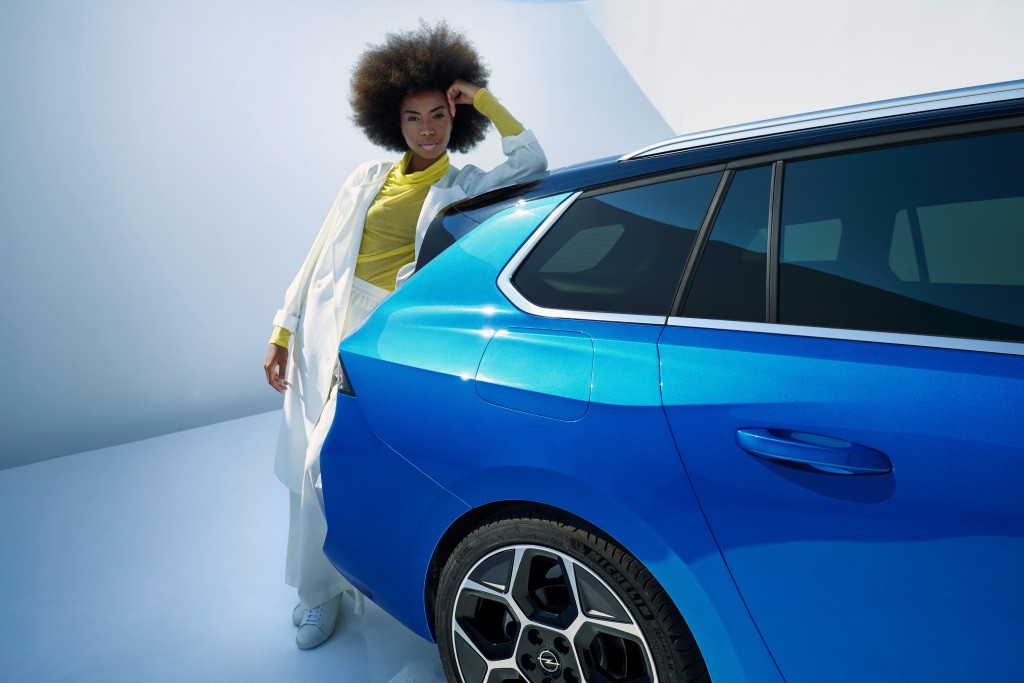 Opel Astra Sports Tourer photo 14