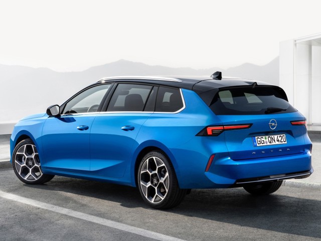 Opel Astra Sports Tourer photo 17