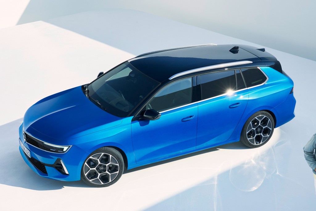 Opel Astra Sports Tourer photo 5