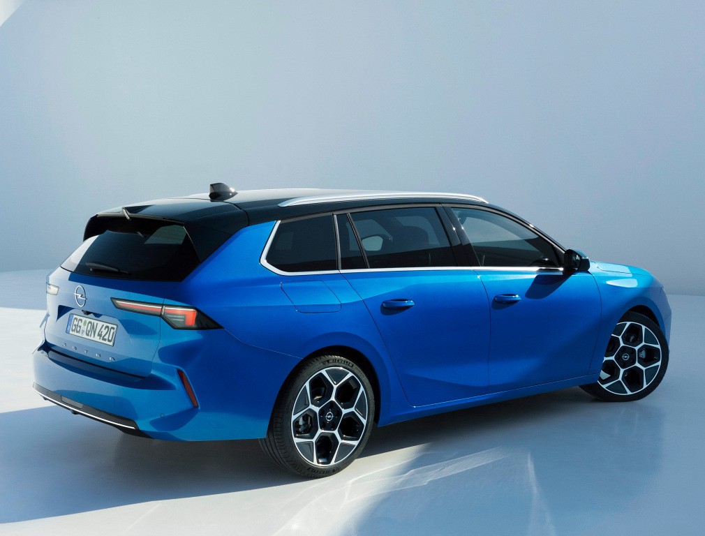 Opel Astra Sports Tourer photo 7