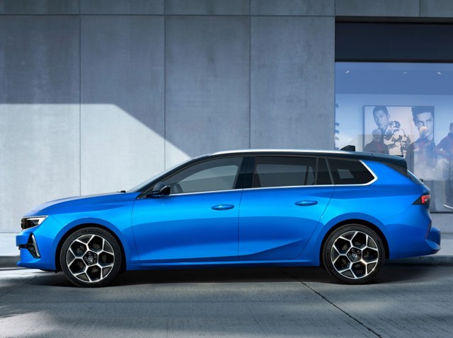 Opel Astra Sports Tourer photo 8