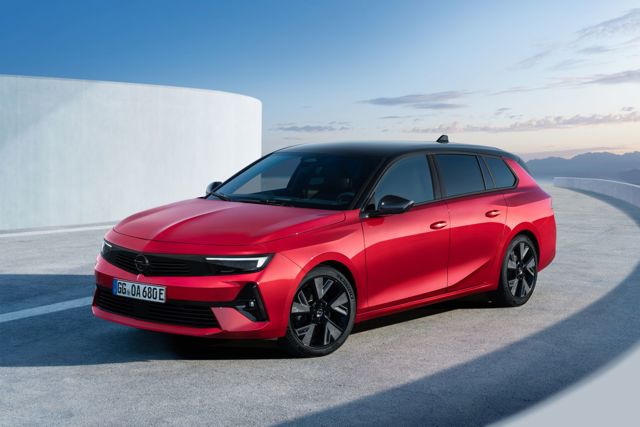 Opel Astra Sports Tourer photo 4